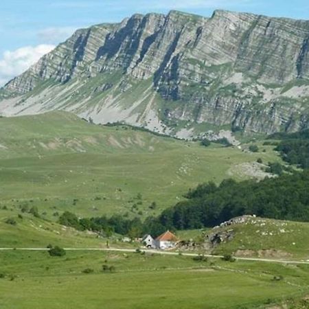 Cemerno Cottage Gacko Exterior foto