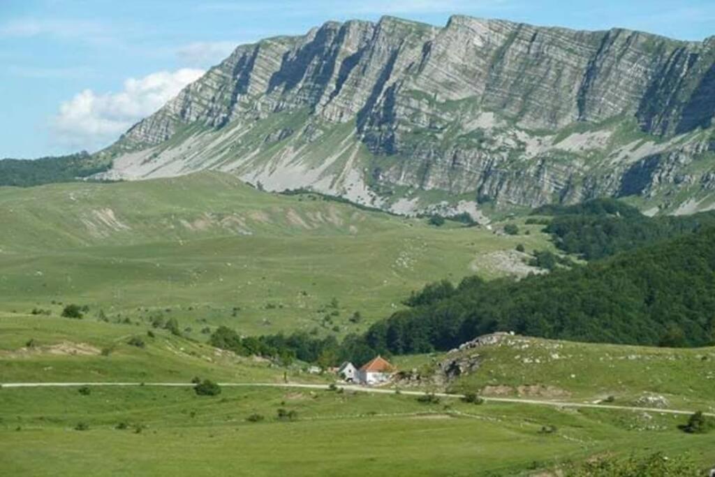 Cemerno Cottage Gacko Exterior foto