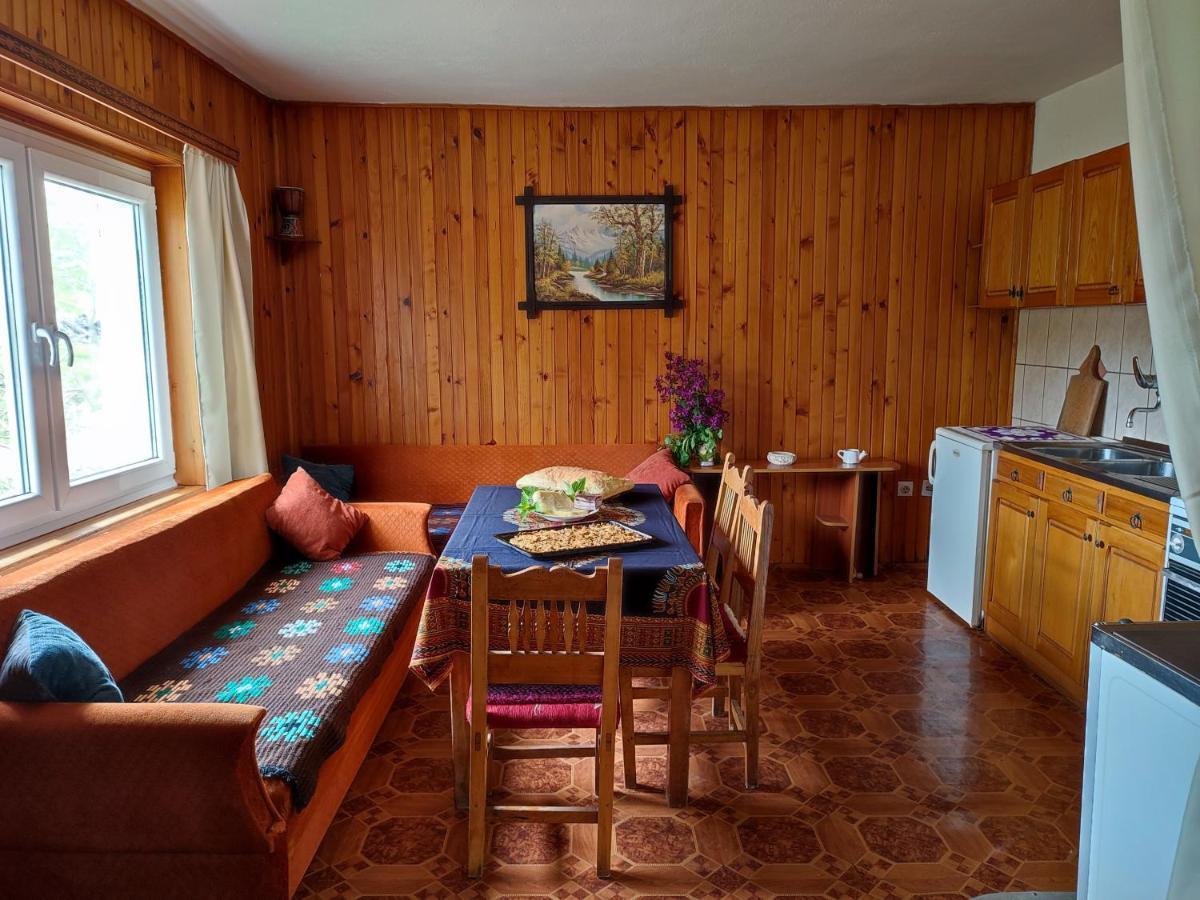 Cemerno Cottage Gacko Exterior foto