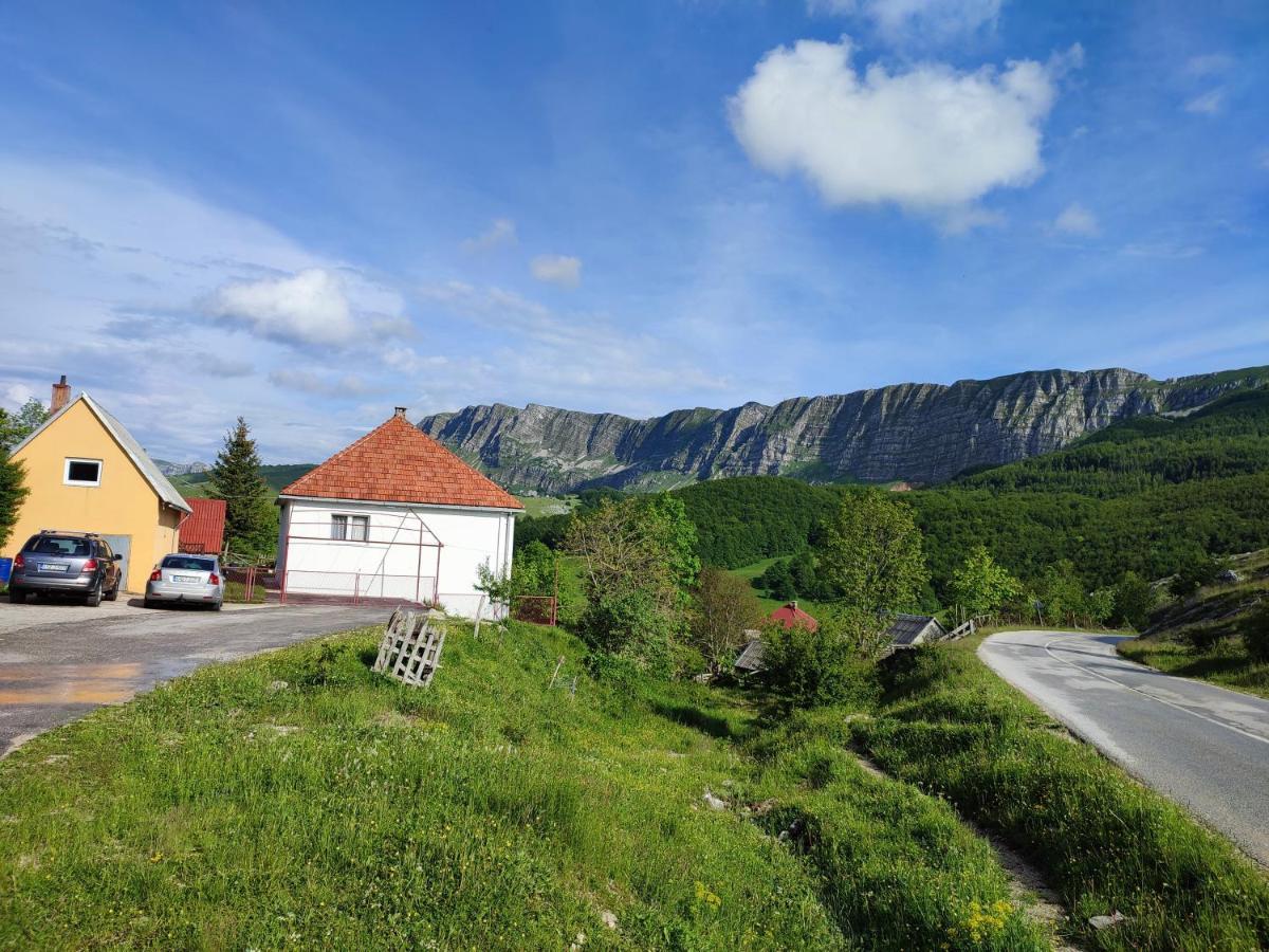 Cemerno Cottage Gacko Exterior foto