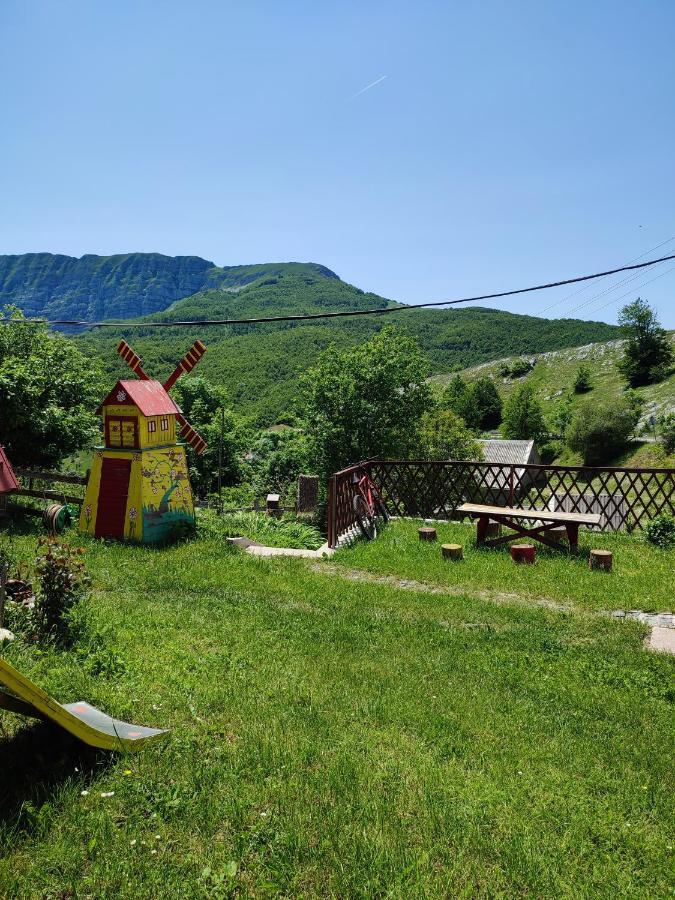 Cemerno Cottage Gacko Exterior foto