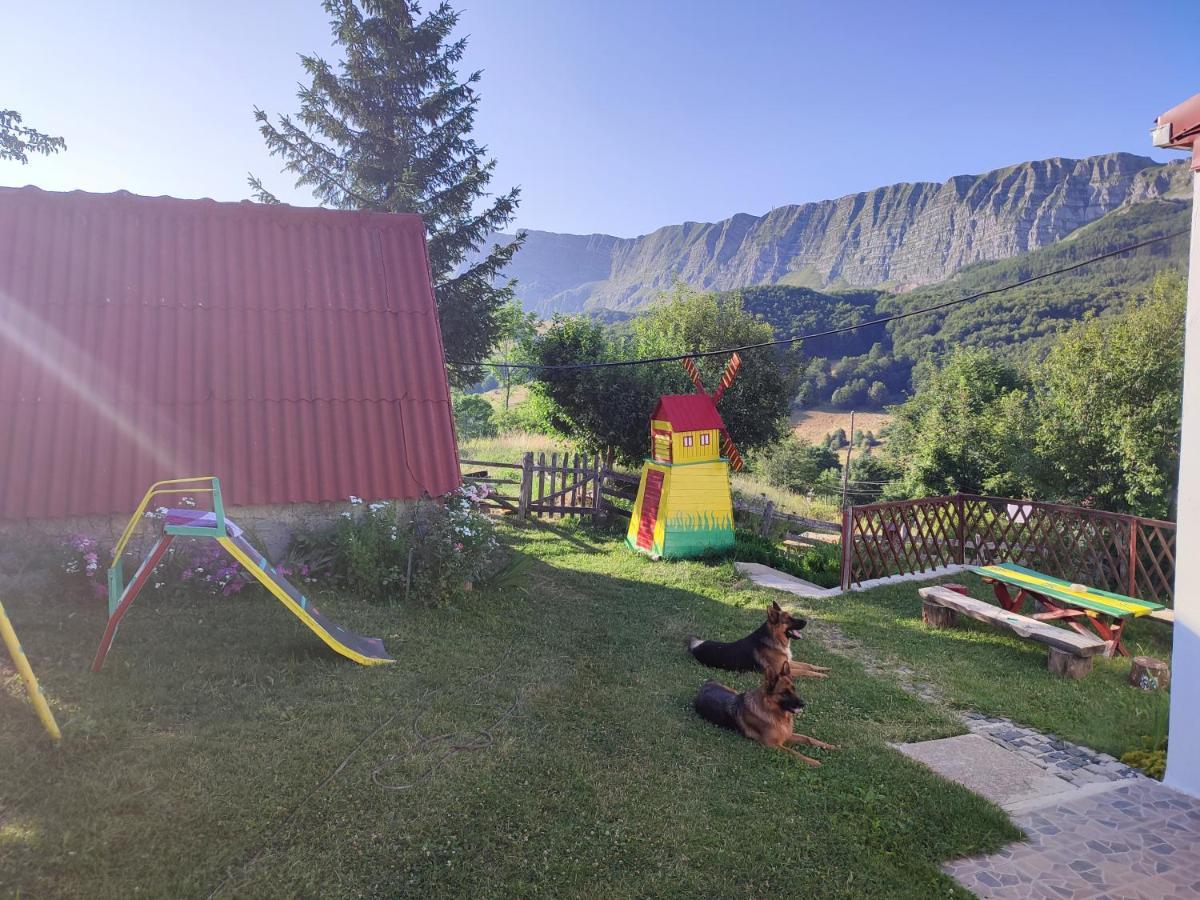 Cemerno Cottage Gacko Exterior foto