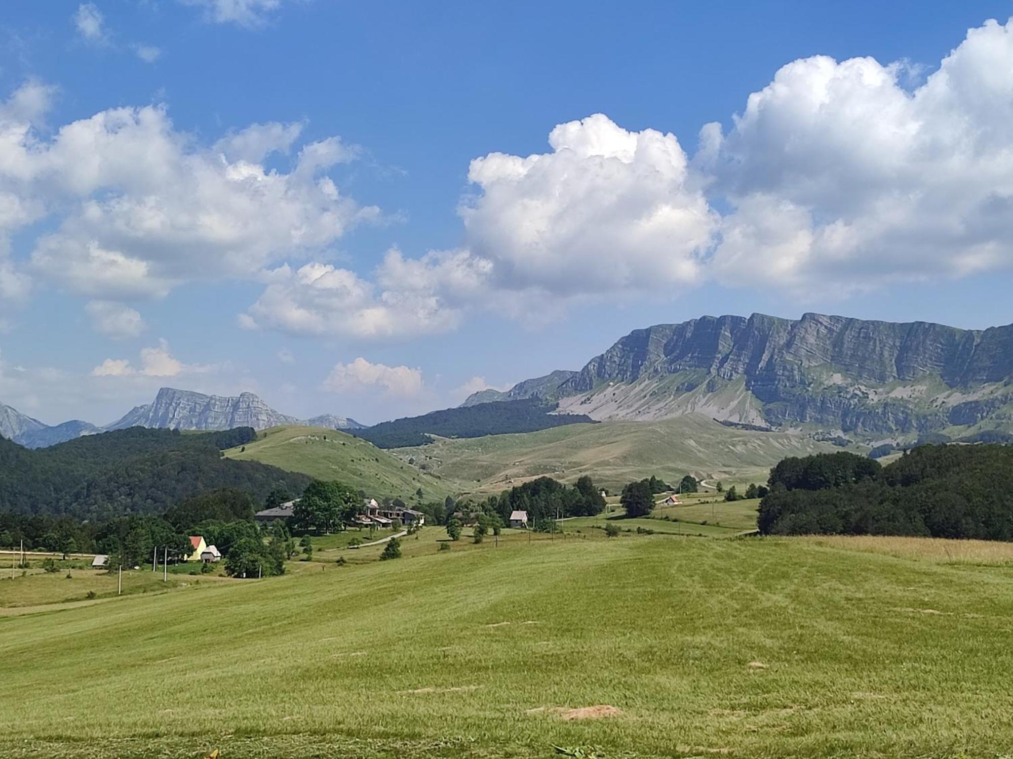 Cemerno Cottage Gacko Exterior foto